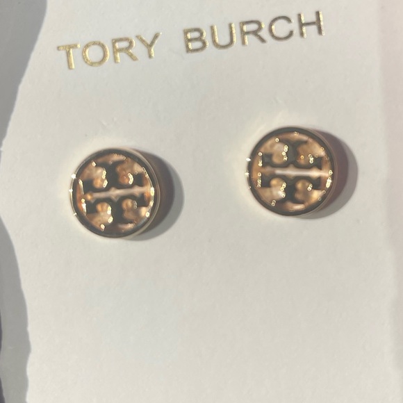 Tory Burch Circle Logo Stud Earrings. Gold color. New - Picture 8 of 9